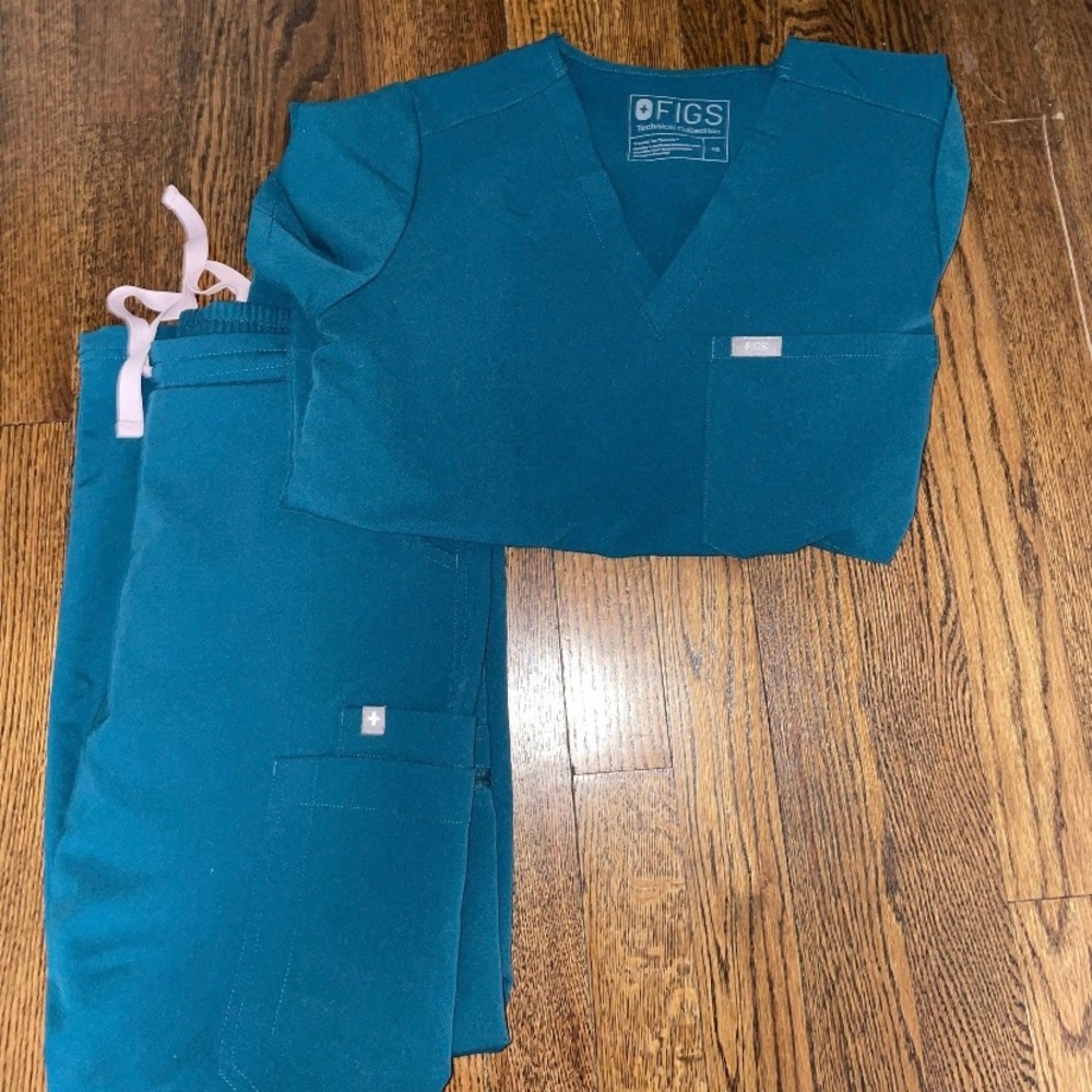 Figs scrub set